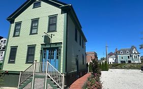 Prime Location! Renovated House! 6 Bed4 Bath