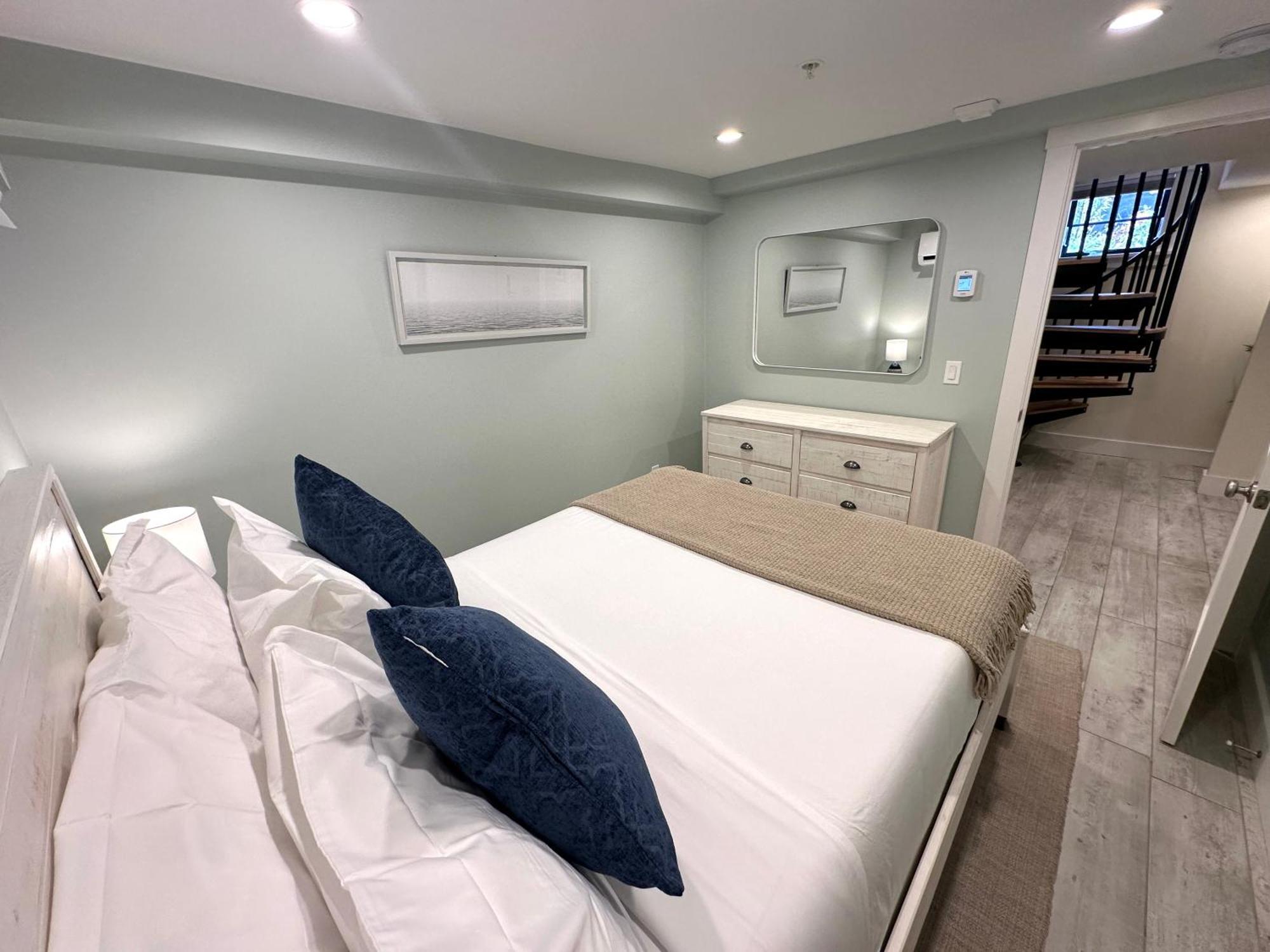 Prime Location! Renovated House! 6 Bed4 Bath Villa Newport Exterior photo